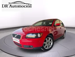 Rojo Usado 2005 Volvo S40 Momentum Berlina | 7990 €