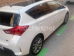 Blanco Usado 2014 Toyota Auris Hybrid Advance Berlina | 14.000 € (Un poco caro)