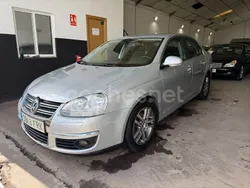 Gris / plata Usado 2007 VW Jetta Advance Berlina | 5900 € (Precio justo)