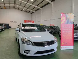 Blanco Usado 2011 Kia Ceed Utilitario | 4899 €