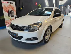 Blanco Usado 2009 Opel Astra GTC Energy Berlina | 3990 € (Precio justo)