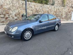 Azul Usado 2004 Mercedes E240 Elegance Berlina | 6500 €
