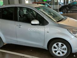 Gris / plata Usado 2009 Opel Agila Enjoy Berlina | 3300 €
