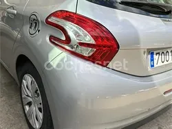 Gris / plata Usado 2012 Peugeot 208 Active Utilitario | 4950 € (Precio justo)