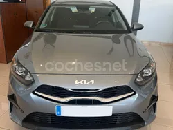 Gris / plata Usado 2024 Kia Ceed Berlina | 18.900 € (Precio justo)