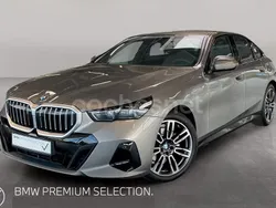 Gris / plata Usado 2024 BMW 520 Comfort Edition Berlina | 51.500 €