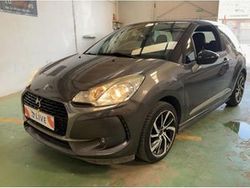 Gris Usado 2018 DS Automobiles DS3 Crossback Be Chic SUV | 10.890 €