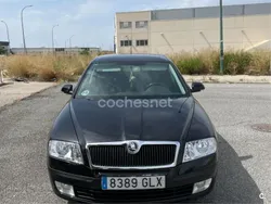 Negro Usado 2009 Skoda Octavia Active Berlina | 4500 € (Caro)