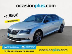 Gris Usado 2018 Skoda Superb SportLine Berlina | 17.450 €