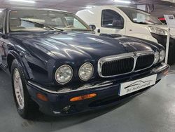 Azul Usado 1998 Jaguar XJ8 Executive Berlina | 9000 €