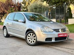 Gris / plata Usado 2006 VW Golf V Highline Berlina | 4990 € (Buen precio)