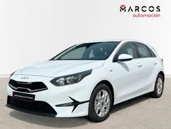 Blanco Usado 2023 Kia Ceed Familiar | 21.500 € (Un poco caro)