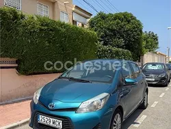 Verde Usado 2014 Toyota Yaris Hybrid Active Berlina | 9750 € (Precio justo)