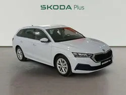 Blanco Usado 2020 Skoda Octavia Ambition Familiar | 18.690 € (Un poco caro)