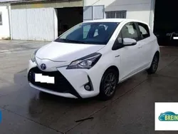 Blanco Usado 2019 Toyota Yaris Hybrid Active Utilitario | 9960 € (Buen precio)