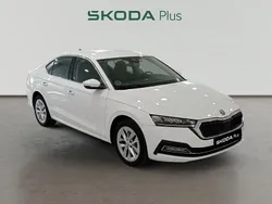 Blanco Usado 2024 Skoda Octavia Selection Berlina | 28.390 € (Precio justo)