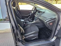Gris Usado 2011 Ford Focus Trend Berlina | 5990 € (Precio justo)