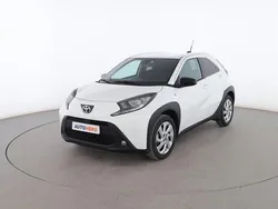 Blanco Usado 2024 Toyota Aygo Play Utilitario | 18.099 € (Un poco caro)