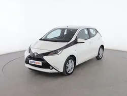 Blanco Usado 2016 Toyota Aygo X-play Utilitario | 9799 € (Precio justo)