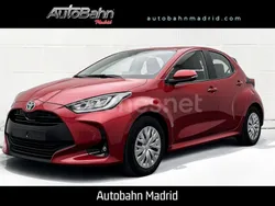 Rojo Usado 2022 Toyota Yaris Hybrid Style Berlina | 19.450 € (Buen precio)
