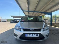 Gris / plata Usado 2010 Ford Focus Trend Berlina | 3999 € (Buen precio)