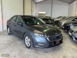 Gris / plata Usado 2021 Skoda Octavia Ambition Berlina | 16.280 € (Precio justo)