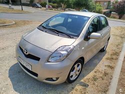 Beige Usado 2010 Toyota Yaris Berlina | 4500 € (Precio justo)