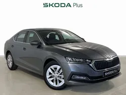 Gris Usado 2024 Skoda Octavia Selection Berlina | 25.990 € (Buen precio)