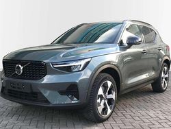 Verde Nuevo 2025 Volvo XC40 Plus SUV | 42.400 € (Precio justo)