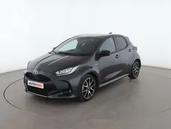 Gris Usado 2021 Toyota Yaris Hybrid Style Berlina | 17.799 € (Precio justo)