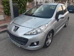 Gris / plata Usado 2012 Peugeot 207 Active Berlina | 4900 € (Precio justo)