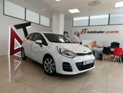 Blanco Usado 2016 Kia Rio Berlina | 8999 € (Precio justo)
