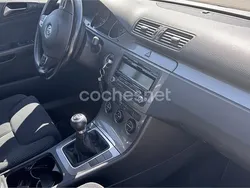 Gris / plata Usado 2009 VW Passat Edition Berlina | 5500 € (Precio justo)