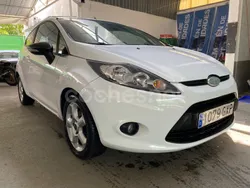 Blanco Usado 2010 Ford Fiesta Utilitario | 5900 € (Precio justo)