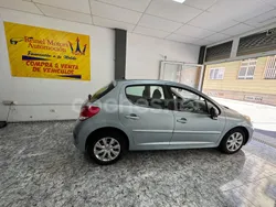 Gris / plata Usado 2011 Peugeot 207 Active Berlina | 3490 € (Precio justo)