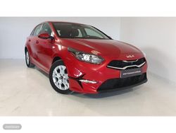 Rojo Usado 2022 Kia Ceed Berlina | 18.900 €