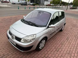 Gris / plata Usado 2005 Renault Scénic II Authentique Monovolumen | 2400 € (Buen precio)