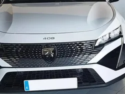 Blanco okenite Nuevo 2025 Peugeot 408 Allure Berlina | 27.220 € (Precio justo)