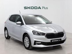 Gris Usado 2024 Skoda Fabia Selection Utilitario | 16.490 € (Super precio)