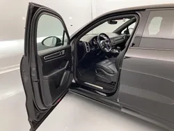 Negro cromita metalizado Usado 2023 Porsche Cayenne Platinum Edition SUV | 92.520 € (Precio justo)