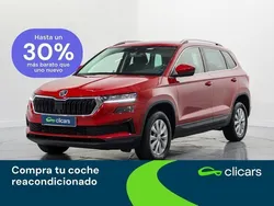 Rojo Usado 2023 Skoda Karoq Ambition SUV | 22.490 € (Precio justo)