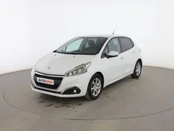 Blanco Usado 2015 Peugeot 208 Active Utilitario | 7999 € (Precio justo)