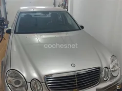 Gris / plata Usado 2004 Mercedes E270 Avantgarde Berlina | 12.500 €