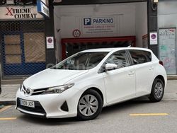 Blanco Usado 2015 Toyota Auris Business Edition Berlina | 9995 € (Precio justo)