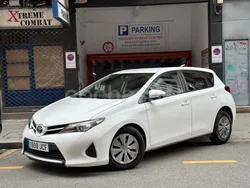 Blanco Usado 2015 Toyota Auris Business Edition Berlina | 9995 € (Precio justo)