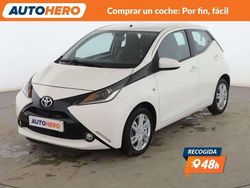 Blanco Usado 2016 Toyota Aygo X-play Utilitario | 8899 € (Precio justo)