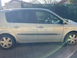 Gris / plata Usado 2004 Renault Scénic II Authentique Monovolumen | 2600 € (Precio justo)