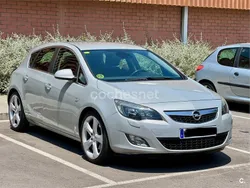 Gris / plata Usado 2009 Opel Astra Sport Berlina | 5500 € (Un poco caro)