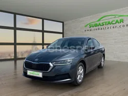 Gris / plata Usado 2021 Skoda Octavia Ambition Berlina | 18.900 € (Precio justo)