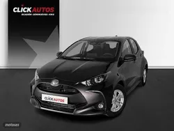 Gris Usado 2024 Toyota Yaris Hybrid Active | 22.150 € (Un poco caro)